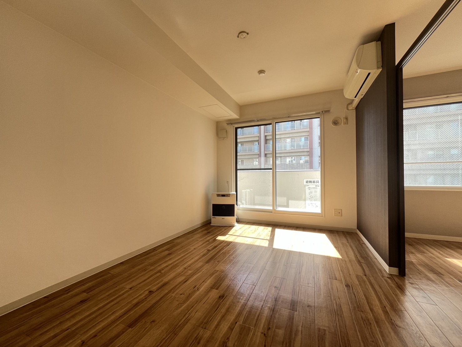 居室・リビング　※他号室のお写真です。