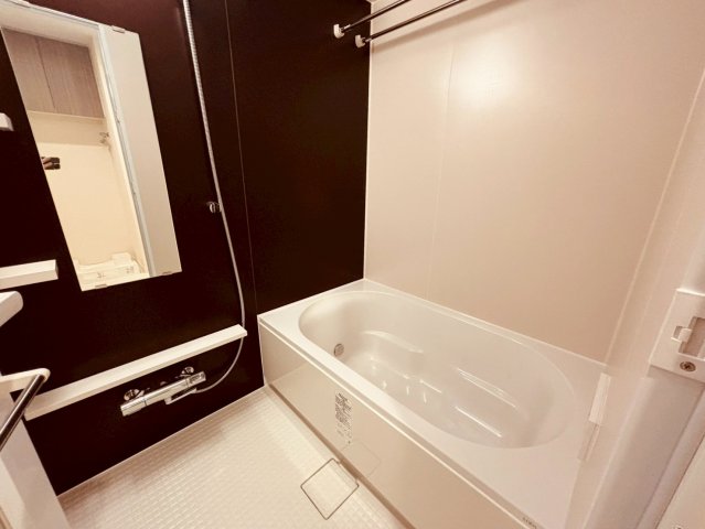 バス・シャワールーム　＊同間取り反転タイプ参照