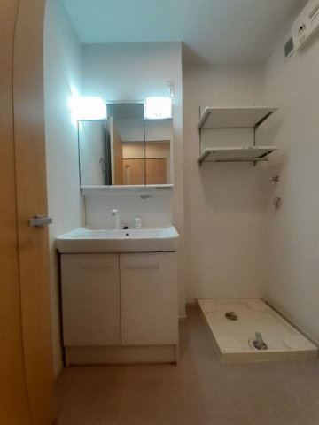 洗面設備　使いやすい洗面所です