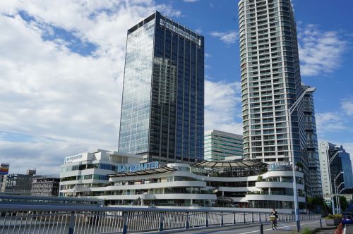 ショッピングセンター　横浜ベイクォーター（ショッピングセンター）まで558m