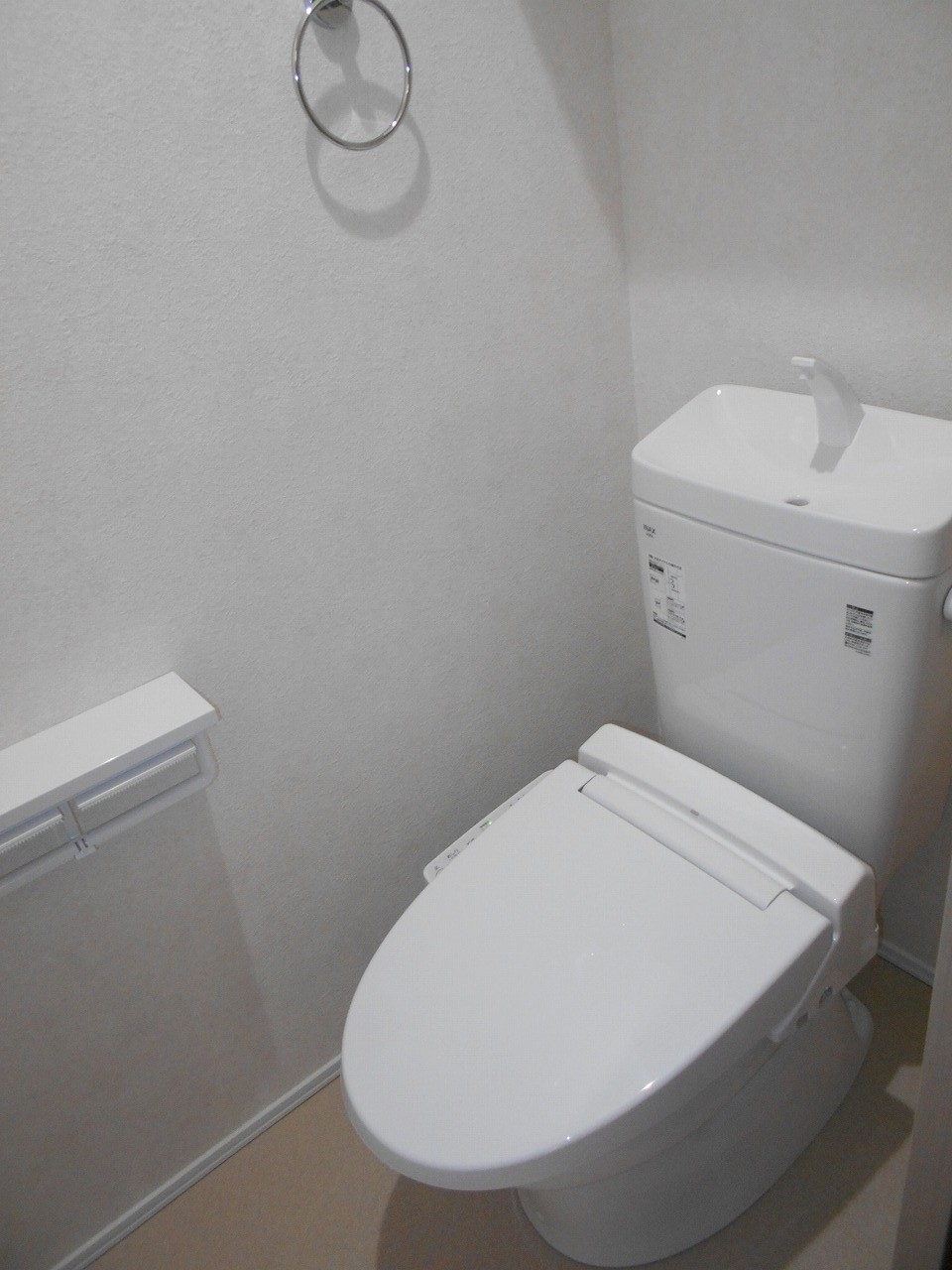 トイレ　温水洗浄便座