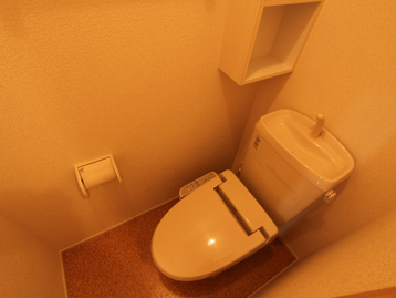 トイレ　温水シャワー付きトイレです