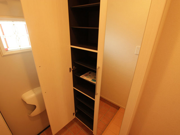 玄関　トールタイプのシューズボックス付き