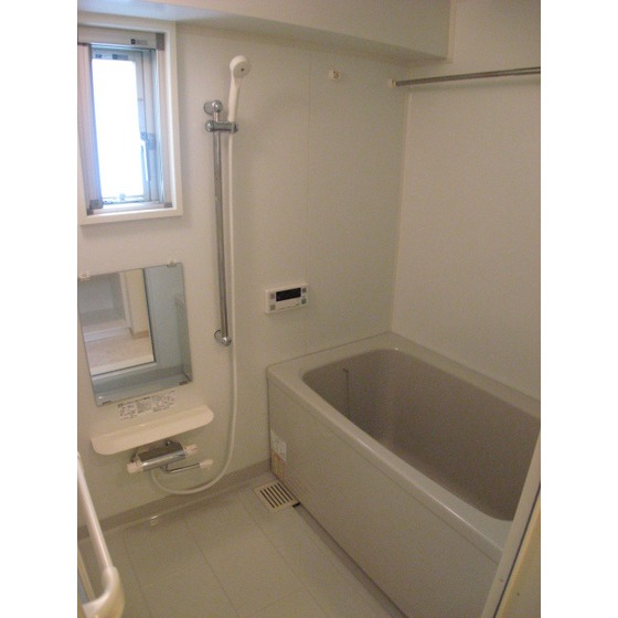 バス・シャワールーム　※別部屋画像のため現状優先