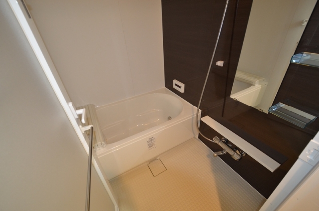 バス・シャワールーム　浴室乾燥機付きのお風呂！