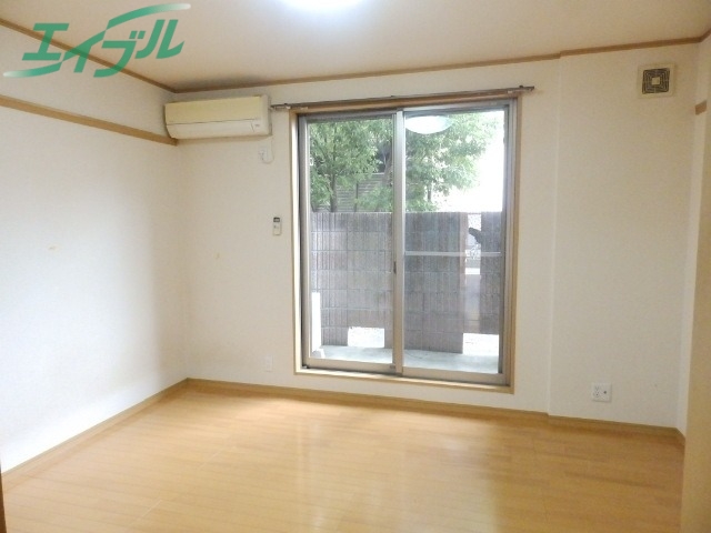 居室・リビング　同型参考写真