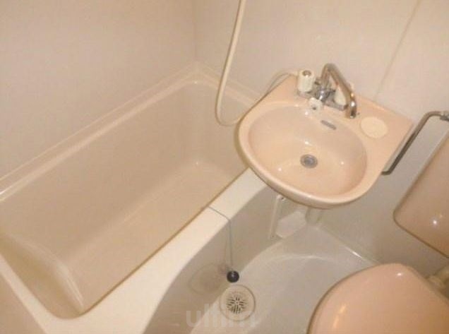 バス・シャワールーム　違うお部屋の写真です。ご参考までに