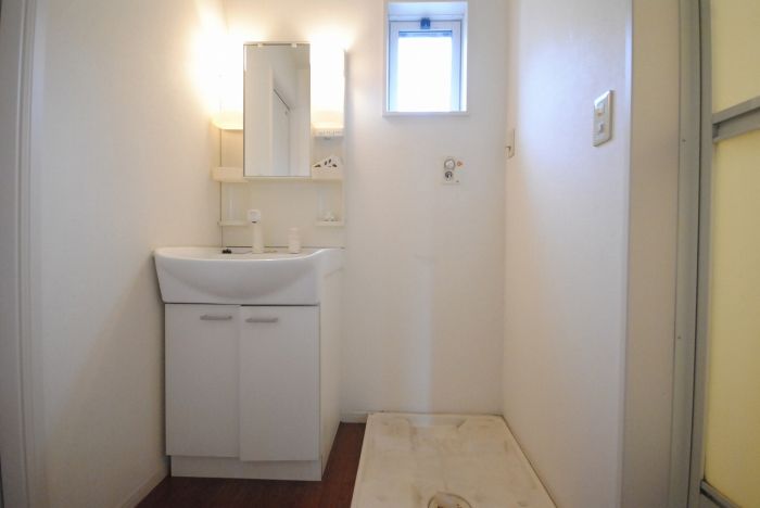 洗面設備　ゆったりとスペースのある洗面所