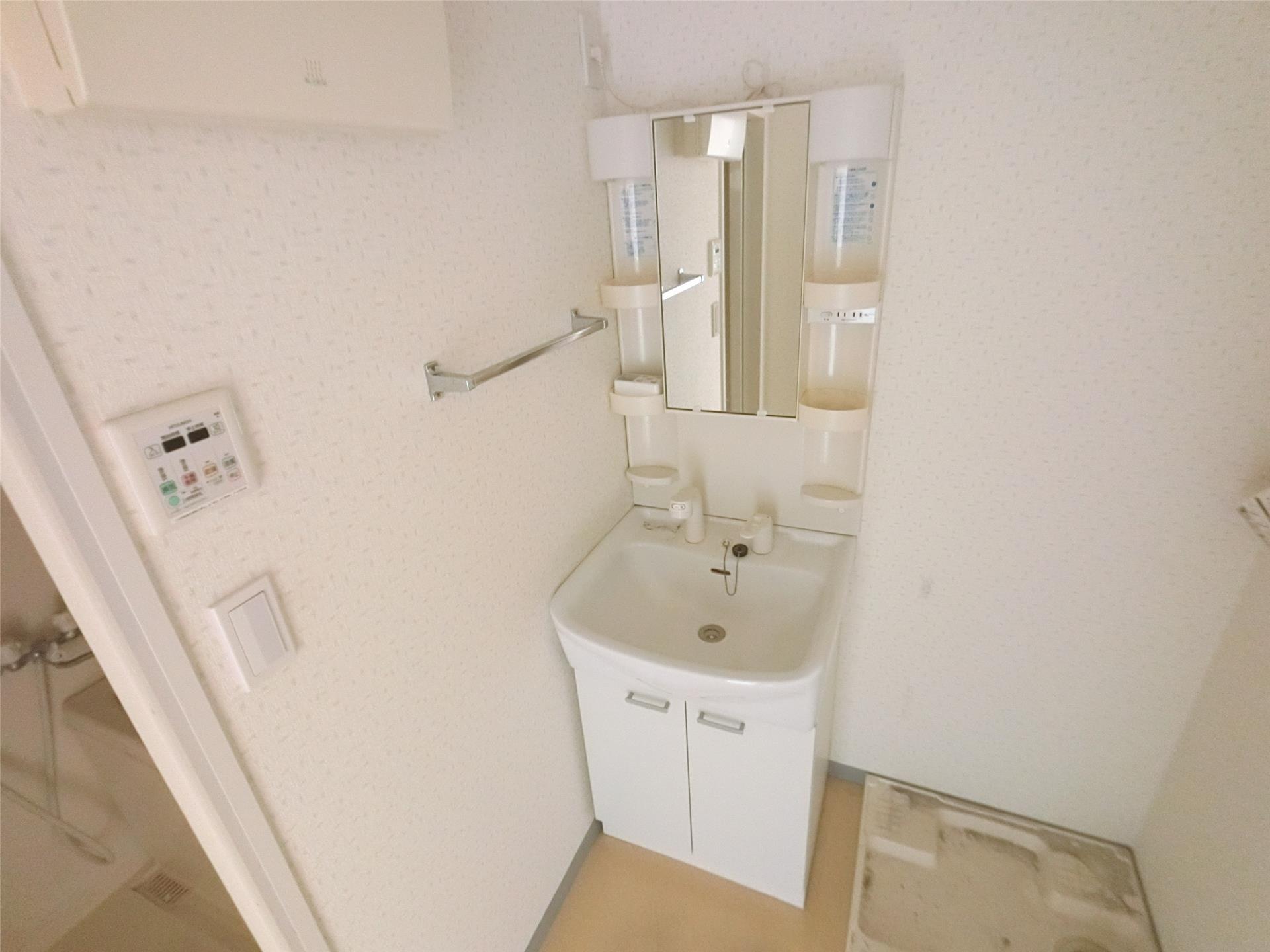 洗面設備　洗髪洗面化粧台