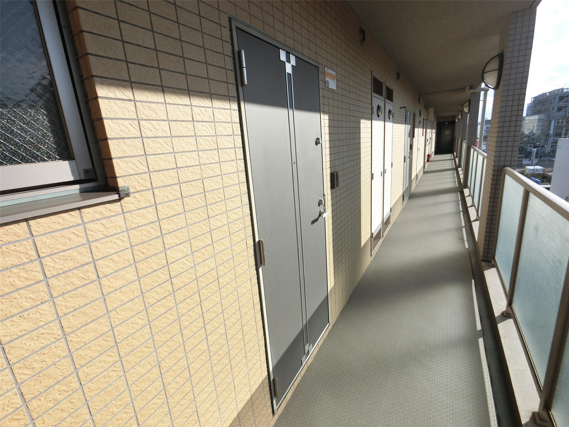 玄関　ダブルロックドア