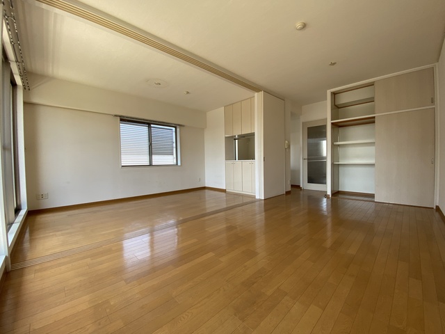 居室・リビング　広げて使うも解放感がありいい感じです。