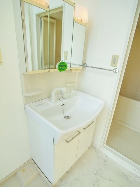 洗面設備　♪朝・晩の強い味方、洗髪洗面化粧台♪