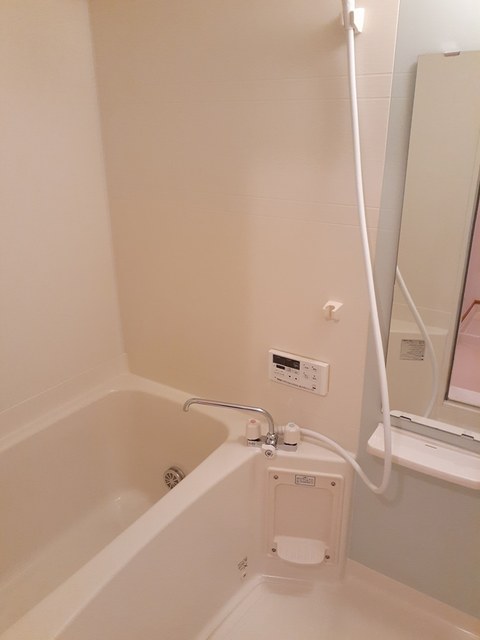 バス・シャワールーム　追い焚き付きでいつでも温かいお風呂に浸かれます☆