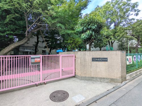 幼稚園・保育園　文京区立千駄木幼稚園（幼稚園・保育園）まで556m