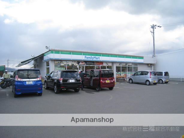 コンビニ　ファミリーマート（コンビニ）まで911m