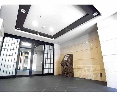 エントランス　清潔感満載です