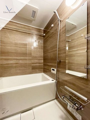 バス・シャワールーム　コンパクトで使いやすいお風呂です