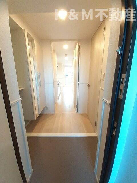 玄関　収納もある玄関です