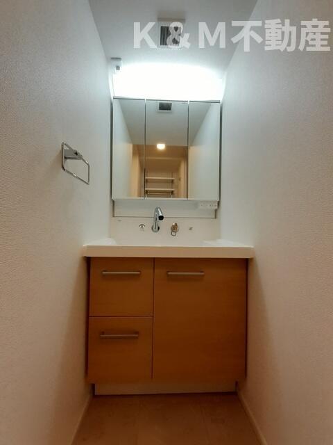 洗面設備　脱衣スペースもあります