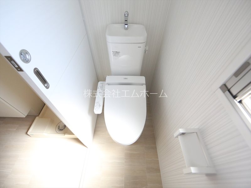 トイレ　温水洗浄暖房便座付トイレ