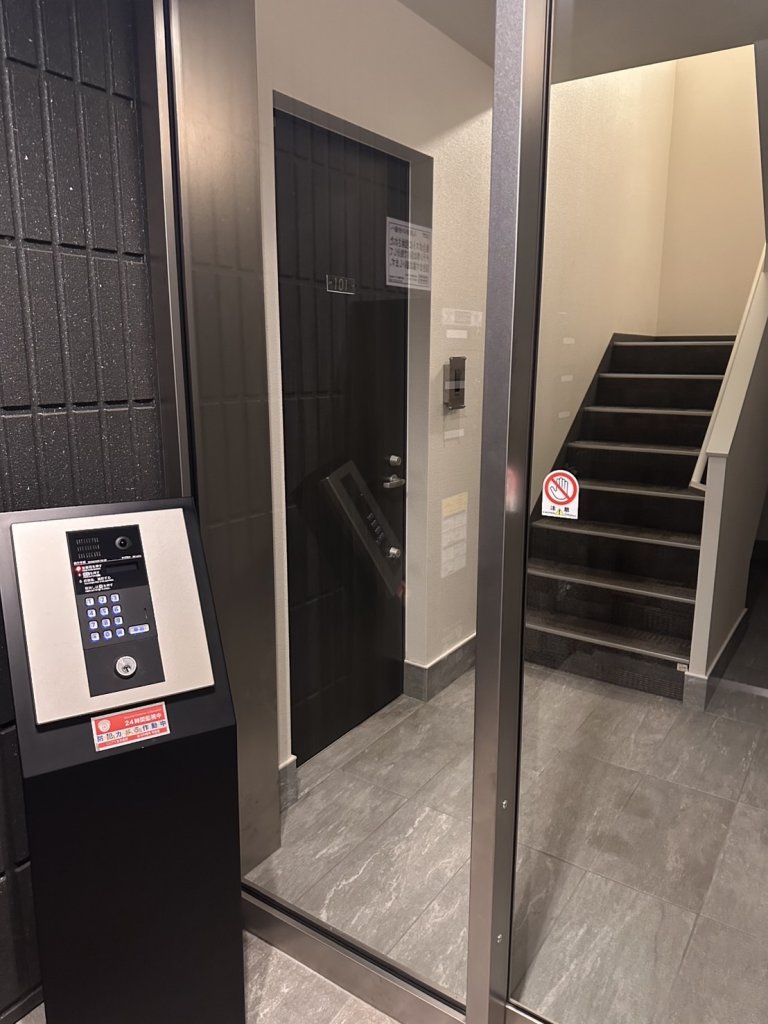 セキュリティ　おーロック付エントランス