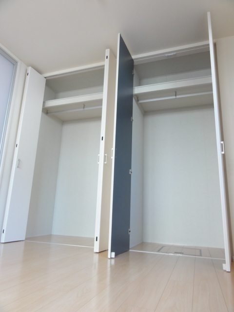 その他設備　壁一面の収納スペース