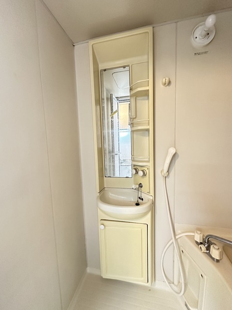 洗面設備　別部屋参考写真です