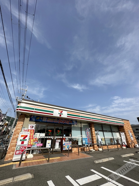 コンビニ　セブンイレブン東大阪下六万寺町店（コンビニ）まで411m