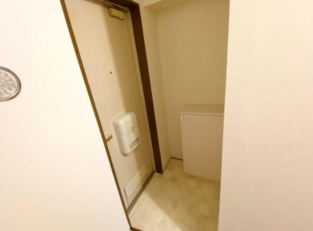 玄関　※同物件、別部屋の写真です。