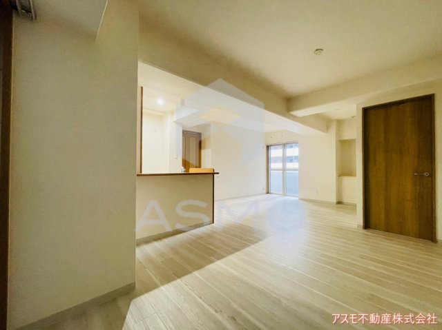 居室・リビング　同マンション別部屋参考写真