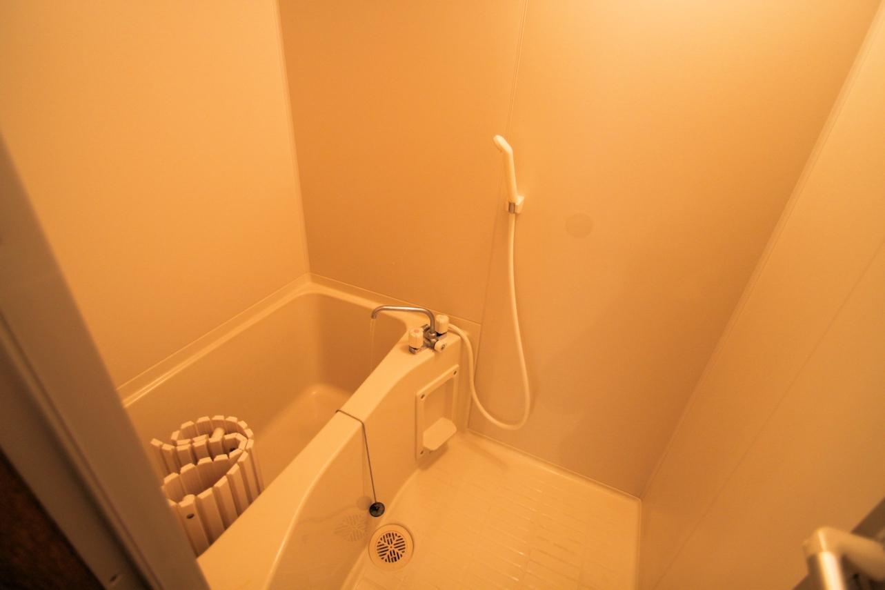 バス・シャワールーム　シャワー付