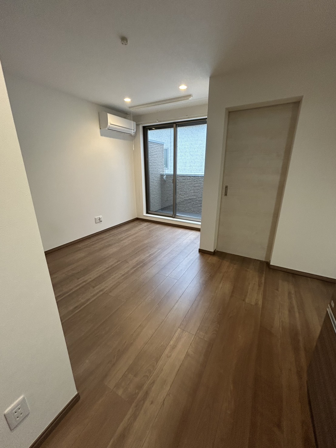 居室・リビング　写真はイメージ現況優先（303号室の画像です）