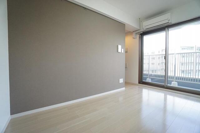 エントランス　居室、リビング