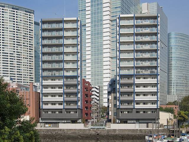 建物外観　目の前が運河のリバーサイド物件です☆