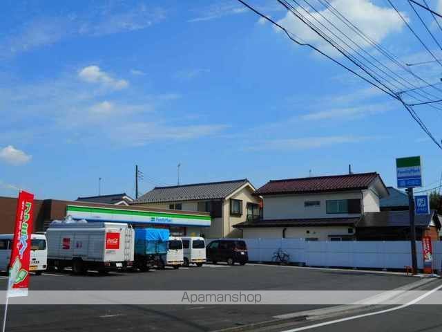 コンビニ　ファミリーマート（コンビニ）まで400m