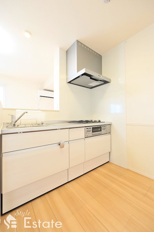 キッチン　システムキッチン3口コンロ