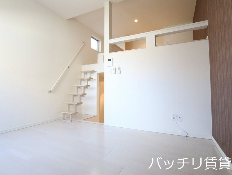 居室・リビング　同型タイプの為、現状を優先いたします。