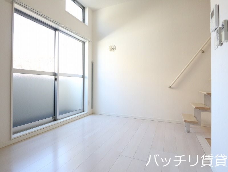 バルコニー　同型タイプの為、現状を優先いたします。