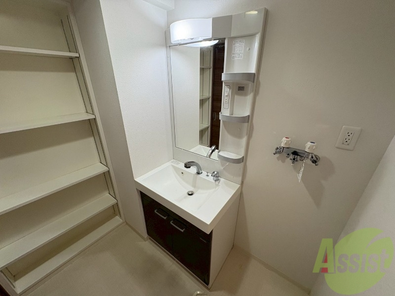 洗面設備　独立洗面台です。大きくてよいですね。シャンプーもできます！