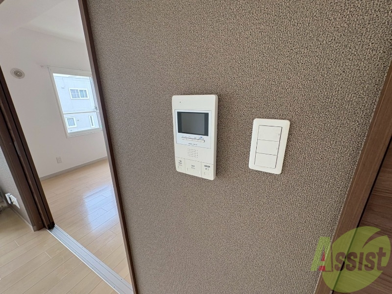 セキュリティ　ＴＶモニター付インターホンです。来客者の顔が見えるので安心！