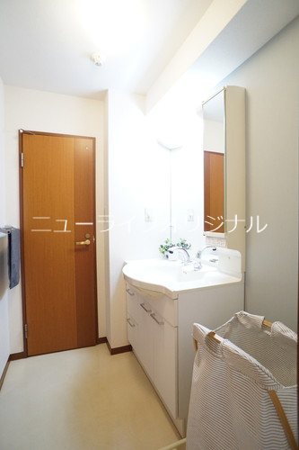 洗面設備　清潔感溢れる洗面化粧台！