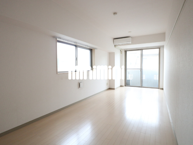 居室・リビング　別号室参考写真です