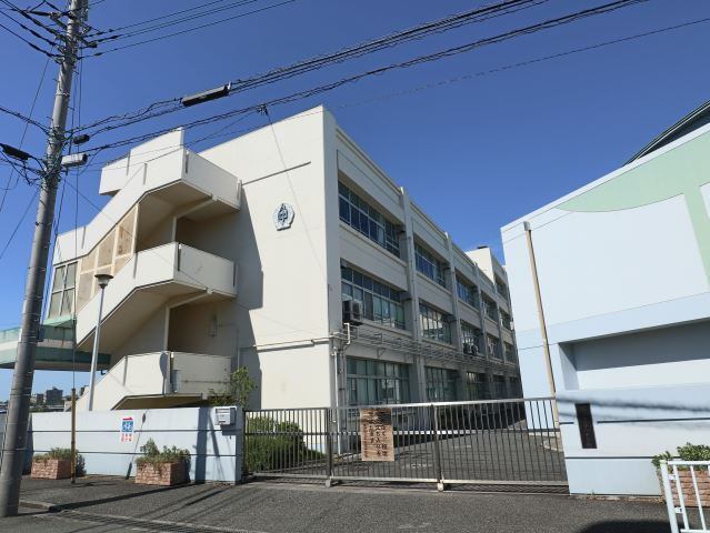 中学校　横浜市立中川中学校（中学校）まで1355m
