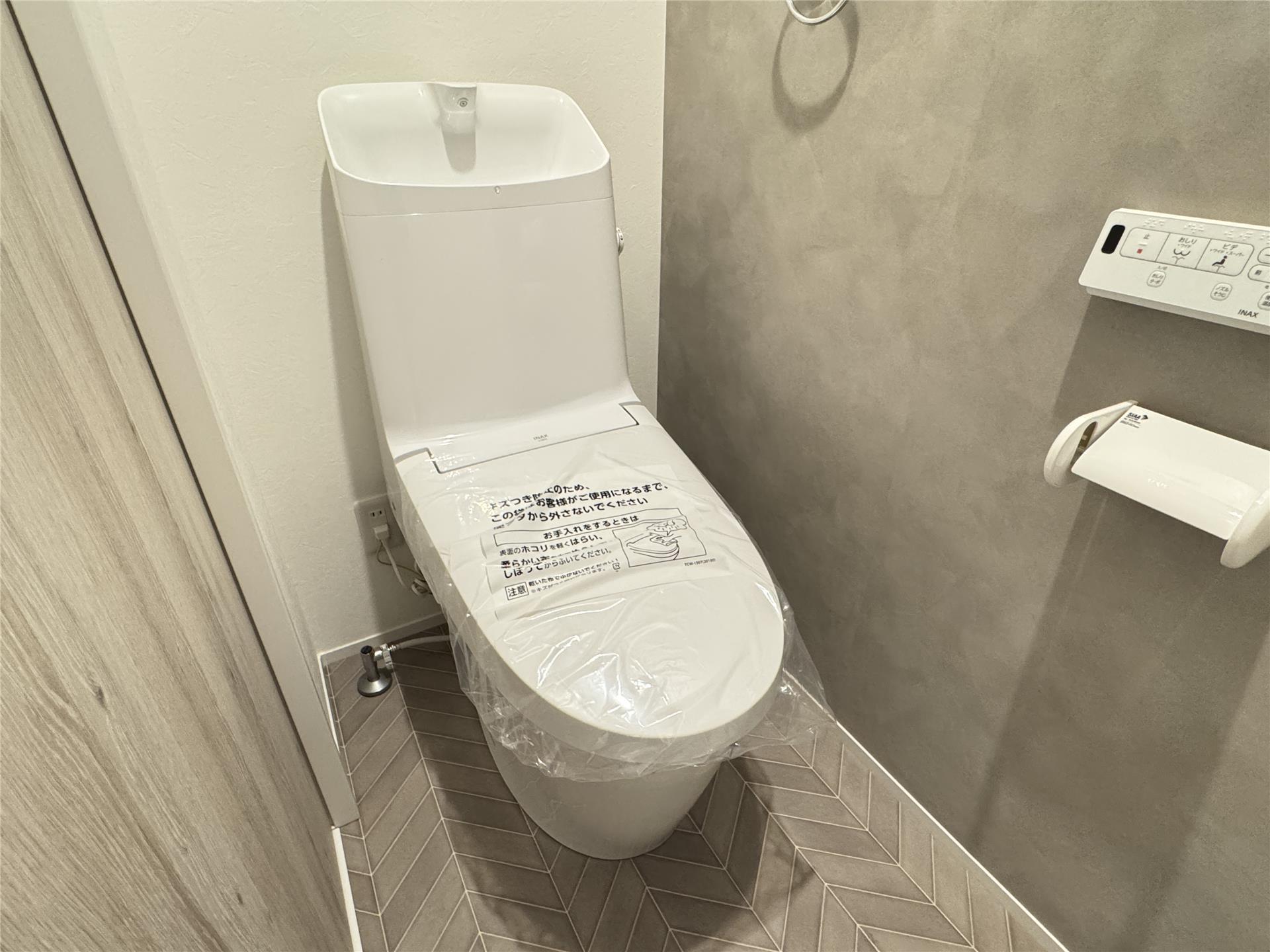 トイレ　※同一仕様の参考写真です（色等異なる場合有）