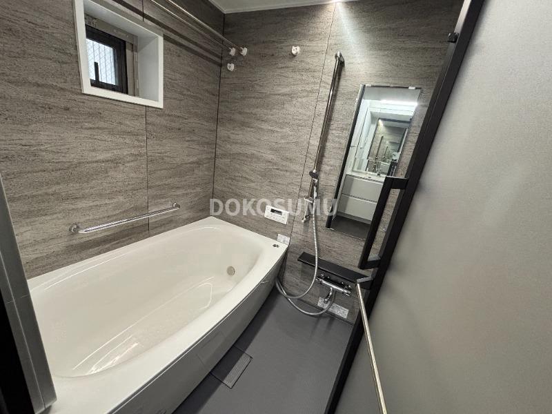 バス・シャワールーム　一日の疲れをやさしく癒やす、清潔感あふれるリラックスバス。