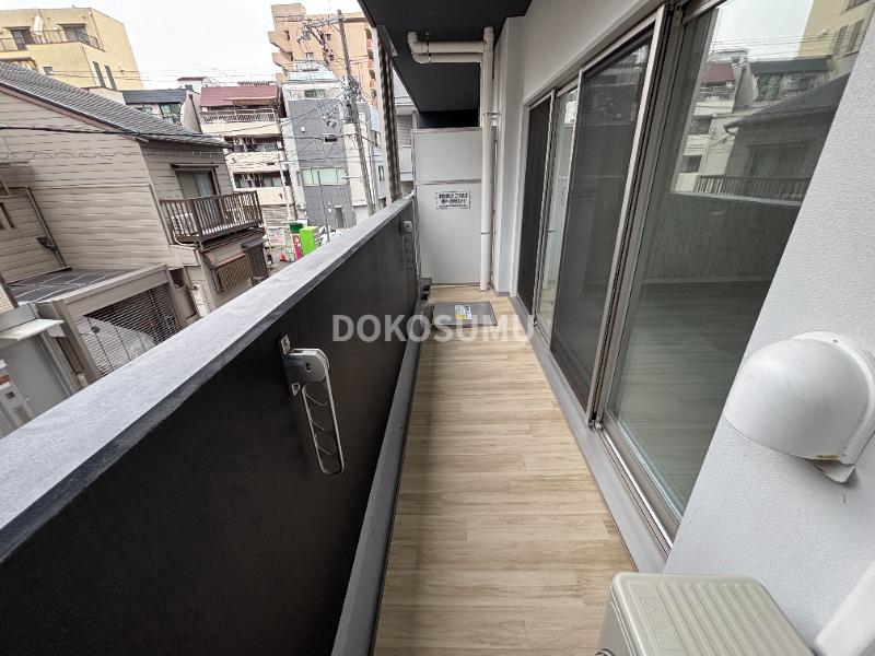 バルコニー　心地よい風と光を感じる、暮らしの楽しみが広がる場所。