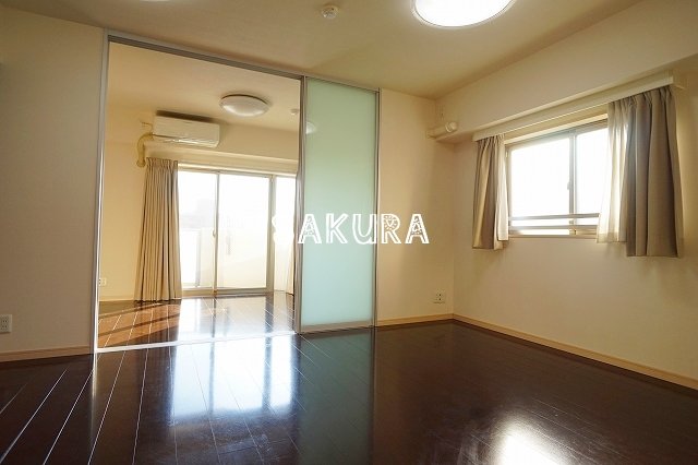 居室・リビング　使いやすい形の為、レイアウトを楽しめます♪