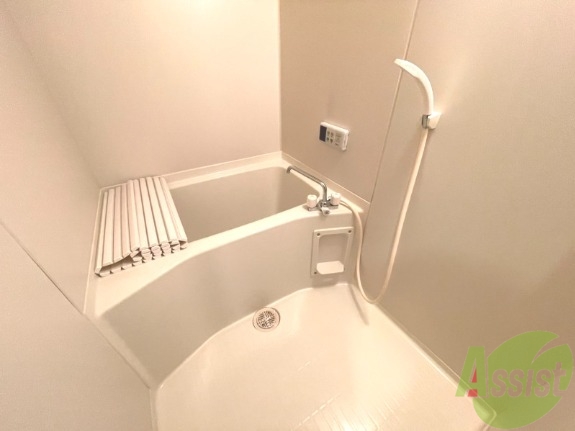 バス・シャワールーム　バスルームはこちらです。広々としてゆったり休めます。