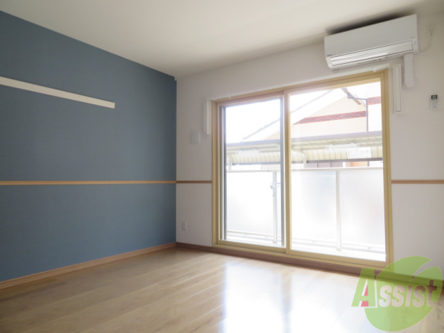 居室・リビング　リビングは７．６帖の洋室です。南向きなので陽当り良好ですよ。