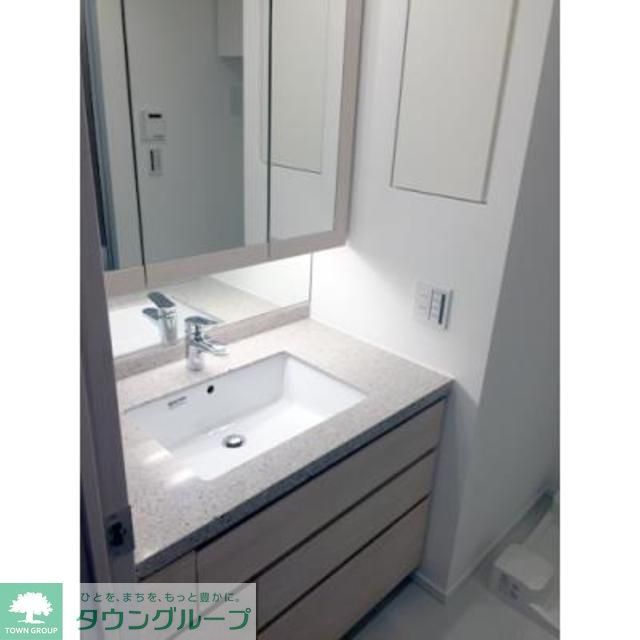 洗面設備　※写真は同タイプ住戸です。